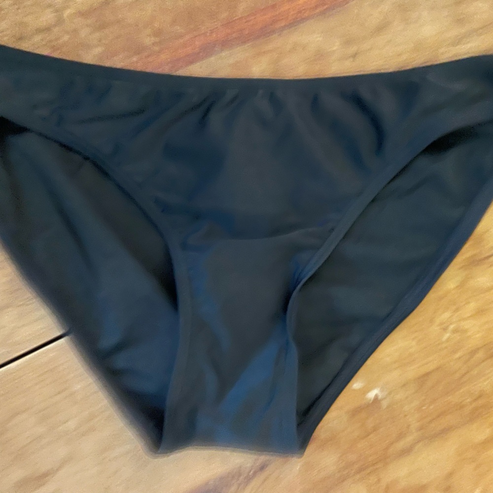 Bikini - Picture 4 of 6